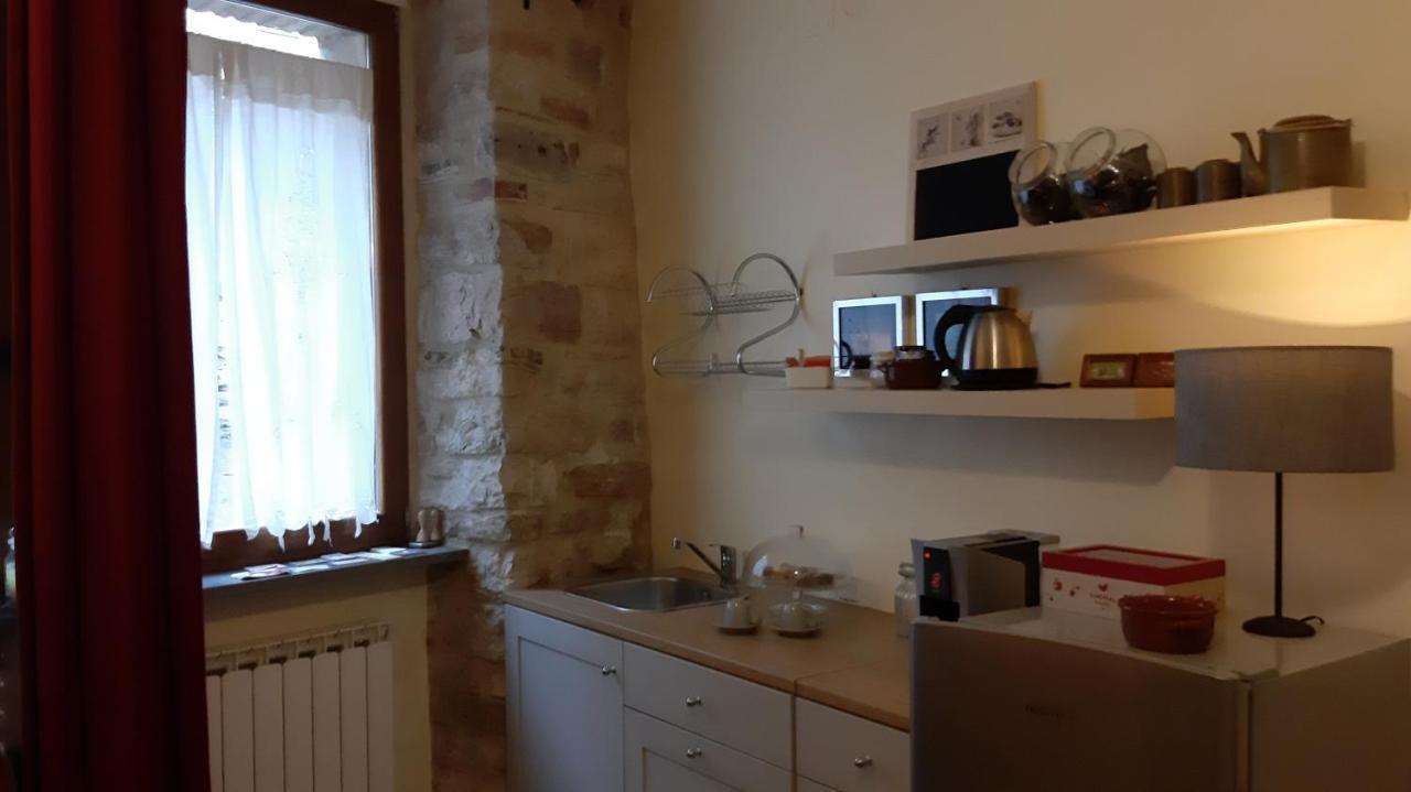 Civico 10 Hotel Губио Екстериор снимка