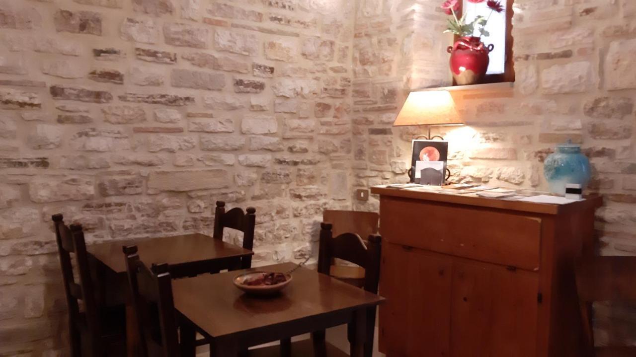 Civico 10 Hotel Губио Екстериор снимка