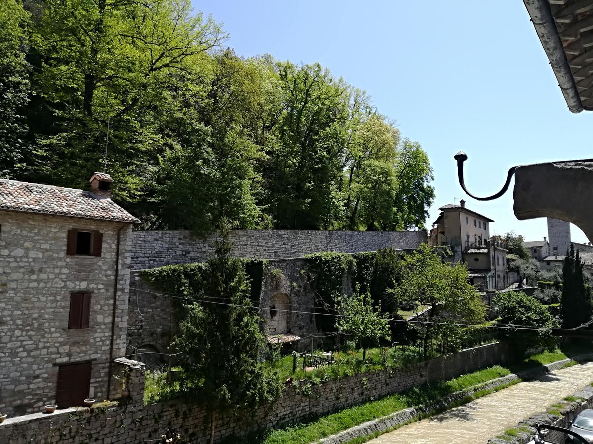 Civico 10 Hotel Губио Екстериор снимка