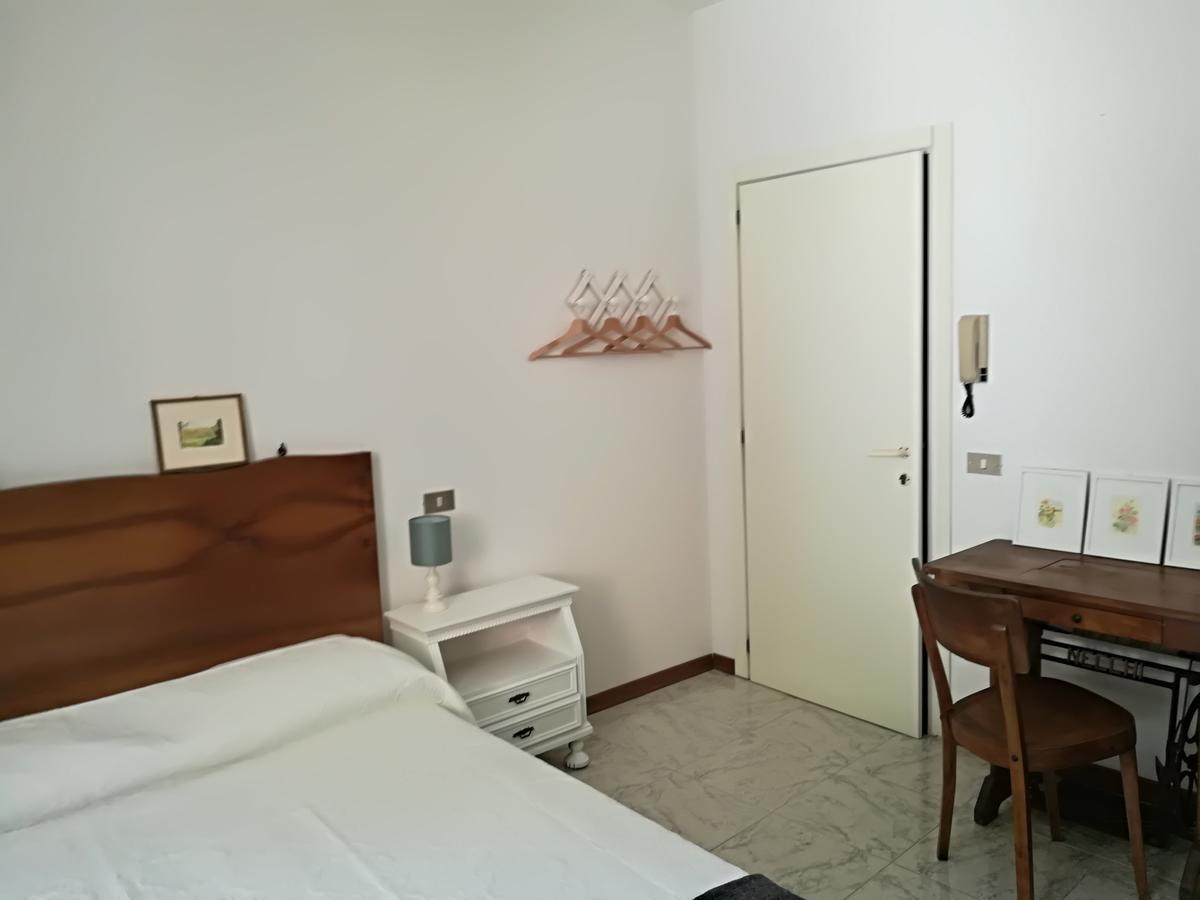 Civico 10 Hotel Губио Екстериор снимка