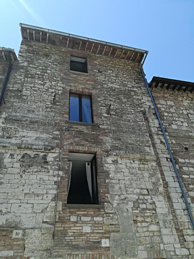 Civico 10 Hotel Губио Екстериор снимка