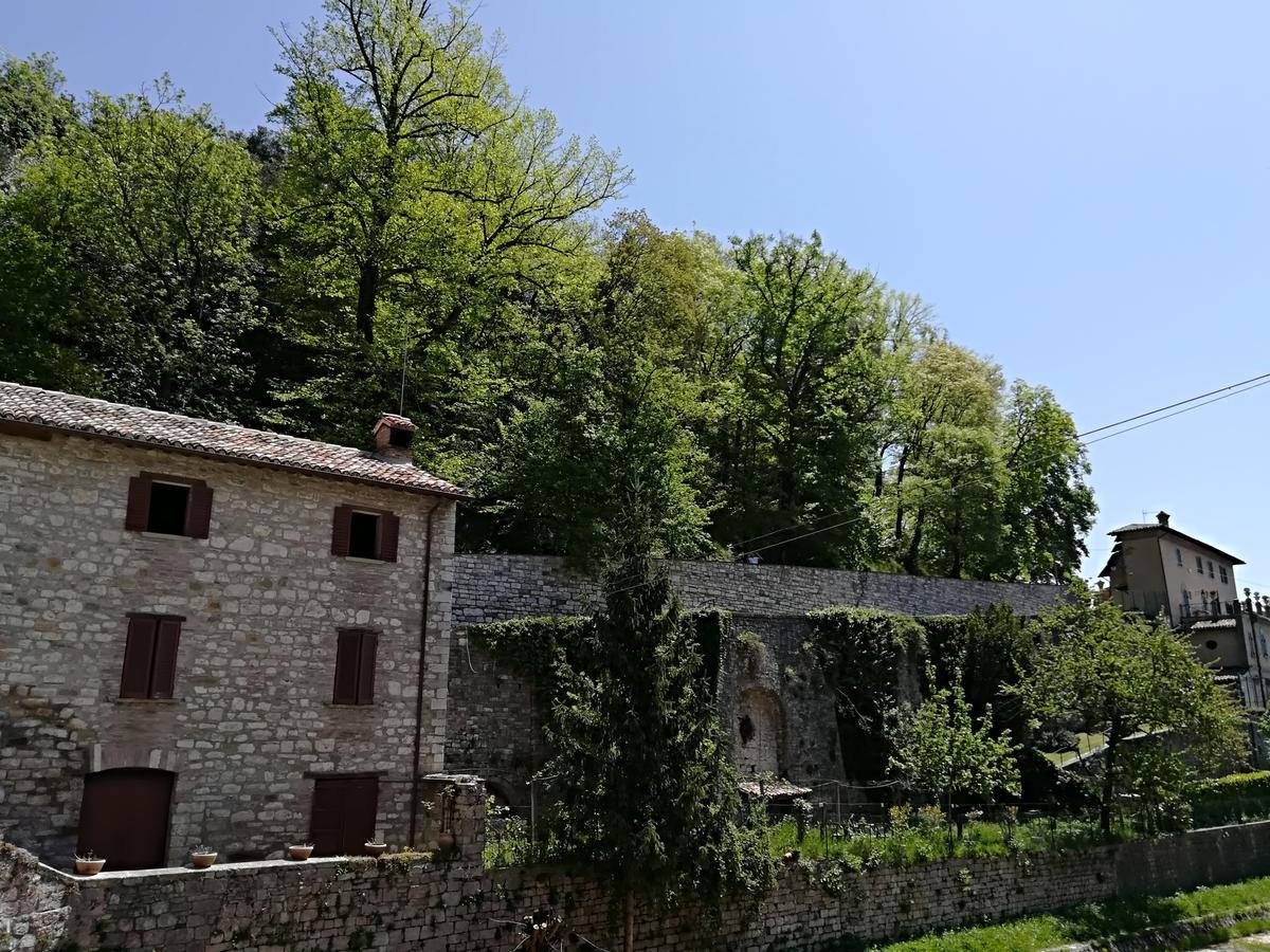 Civico 10 Hotel Губио Екстериор снимка