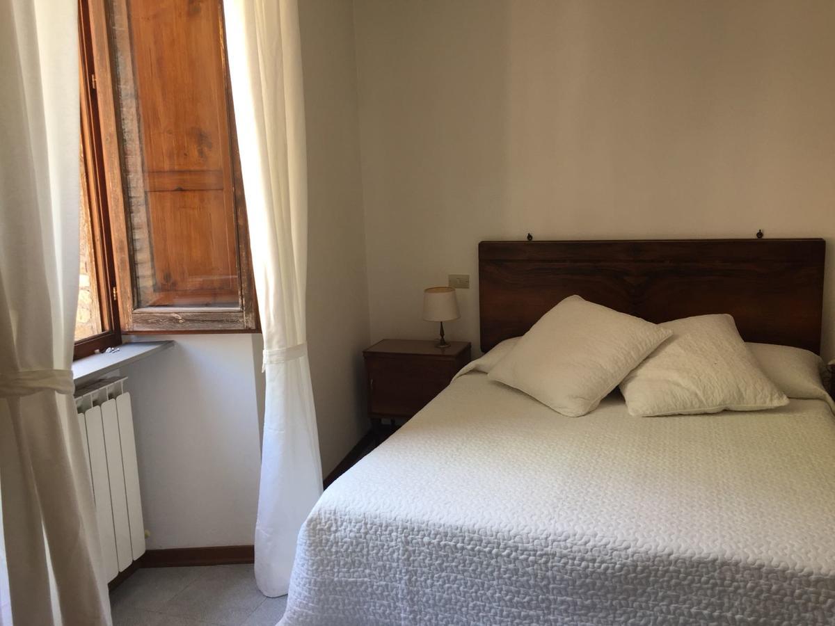Civico 10 Hotel Губио Екстериор снимка