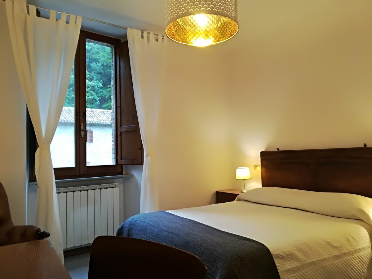 Civico 10 Hotel Губио Екстериор снимка