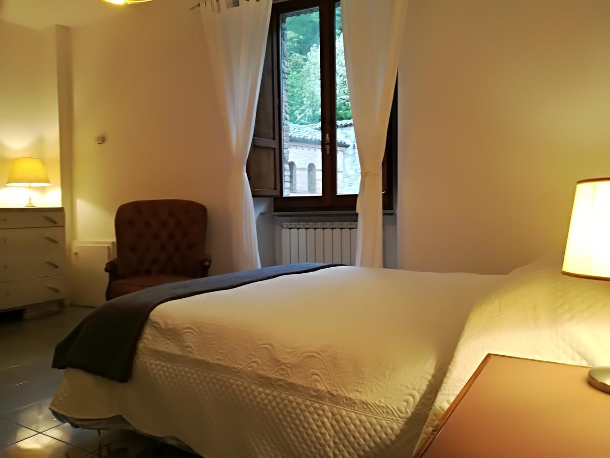 Civico 10 Hotel Губио Екстериор снимка