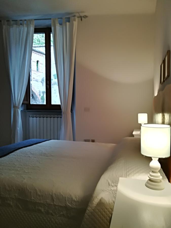 Civico 10 Hotel Губио Екстериор снимка