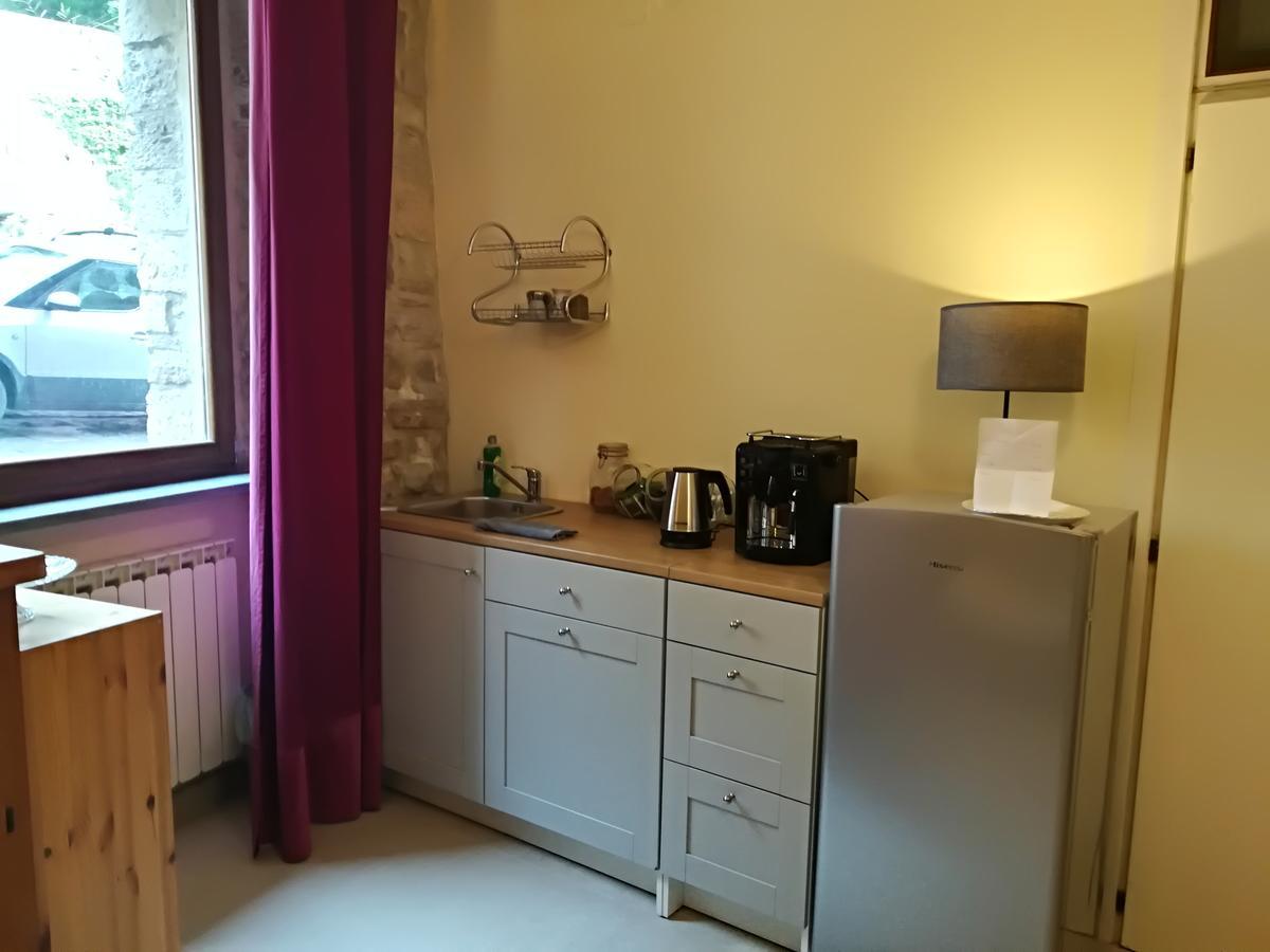 Civico 10 Hotel Губио Екстериор снимка