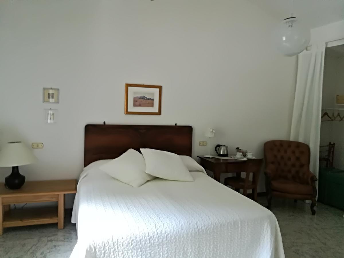 Civico 10 Hotel Губио Екстериор снимка